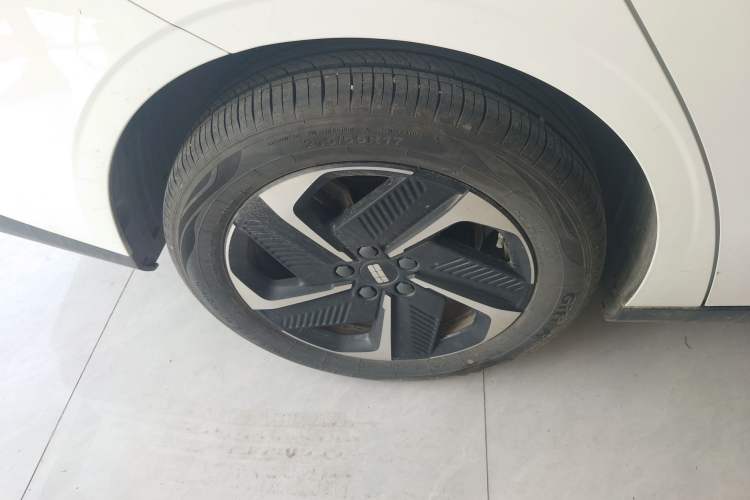 Used Geely Galaxy L6 2023 125km MAX Right Rear Wheel Hub