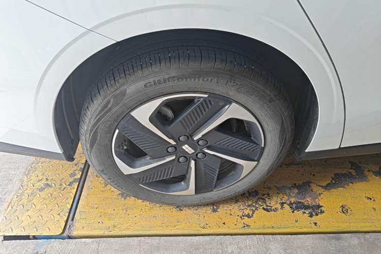 Used Geely Galaxy L6 2023 60km PLUS Right Rear Wheel Hub