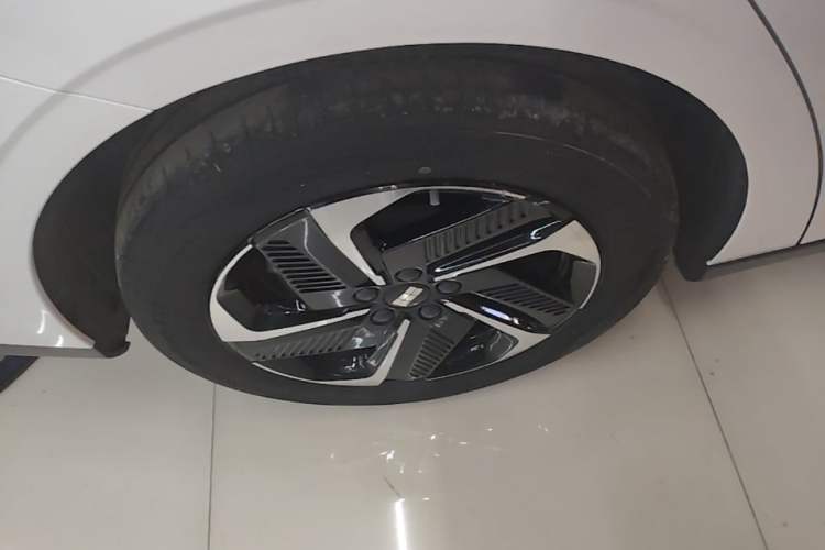 Used Geely Galaxy L6 2023 125km MAX Right Rear Wheel Hub