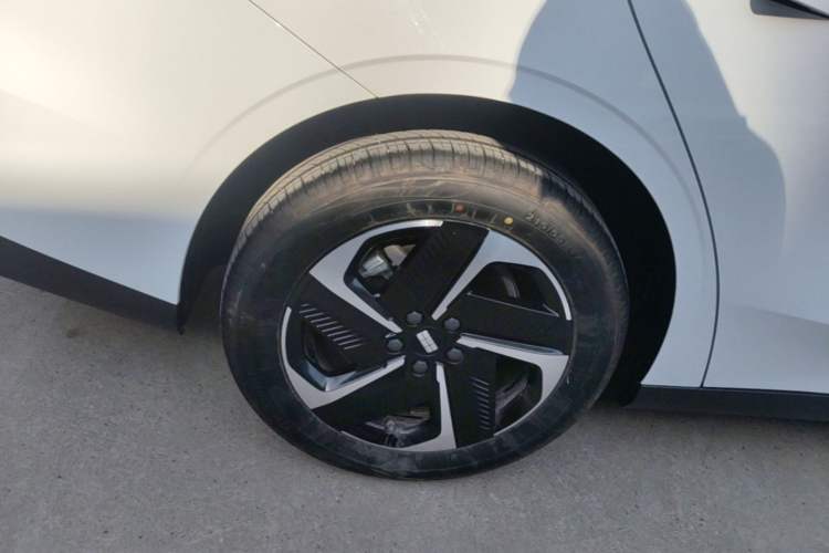 Used Geely Galaxy L6 2023 60km PLUS Right Rear Wheel Hub