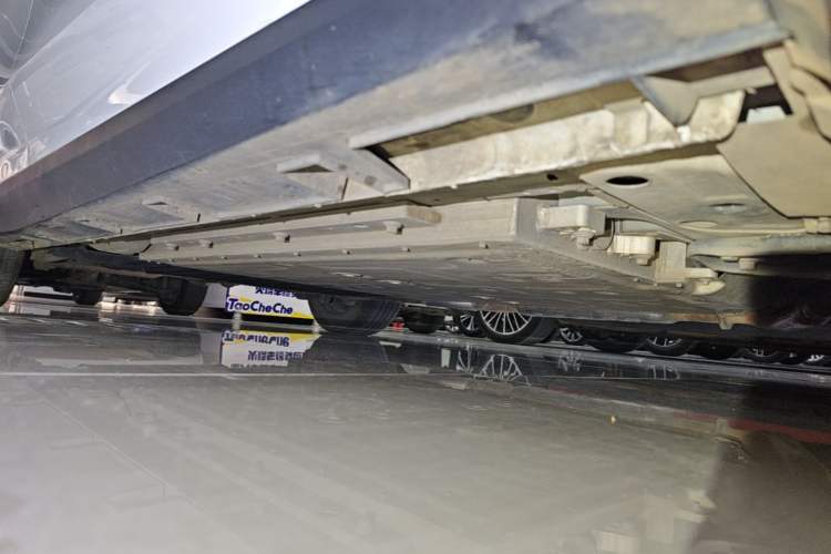 Used Geely Galaxy L6 2023 125km PLUS Right Side Sill