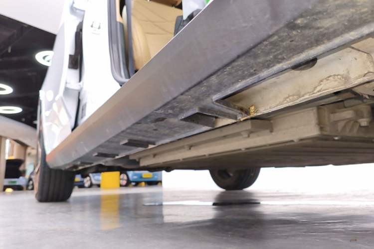 Used Geely Galaxy L6 2023 60km PLUS Right Side Sill