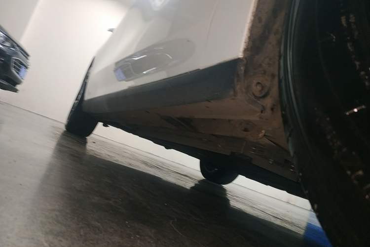 Used Geely Galaxy L6 2023 125km PLUS Right Side Sill