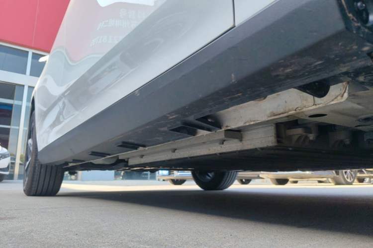 Used Geely Galaxy L6 2023 60km PLUS Right Side Sill