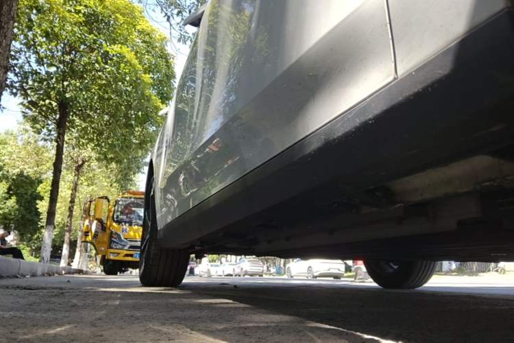 Used Geely Galaxy L6 2023 125km MAX Right Side Sill