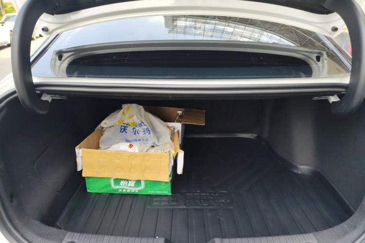 Used Geely Galaxy L6 2023 125km Starship Trunk