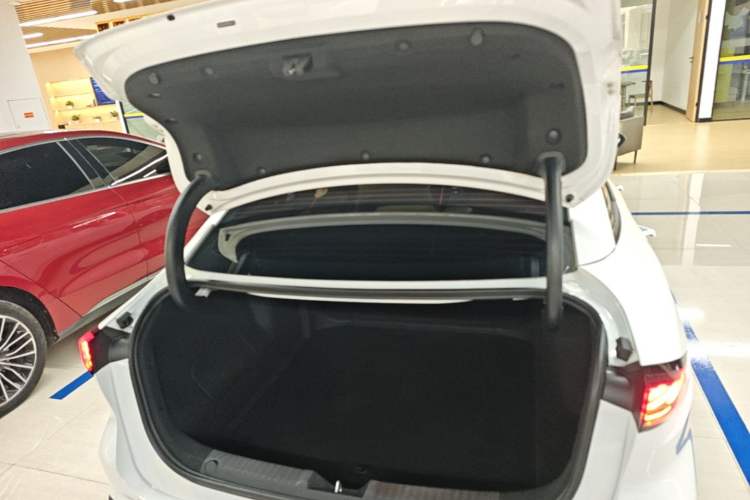 Used Geely Galaxy L6 2023 125km PLUS Trunk