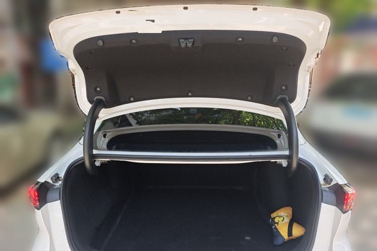 Used Geely Galaxy L6 2023 125km Starship Trunk