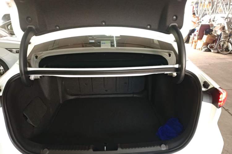 Used Geely Galaxy L6 2023 125km Starship Trunk