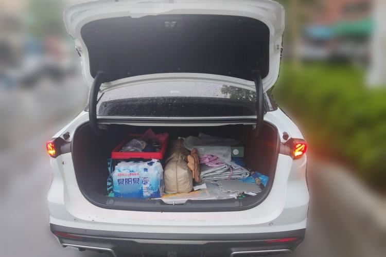 Used Geely Galaxy L6 2023 125km Starship Trunk