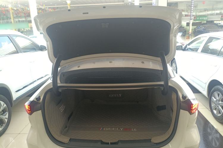 Used Geely Galaxy L6 2023 125km MAX Trunk