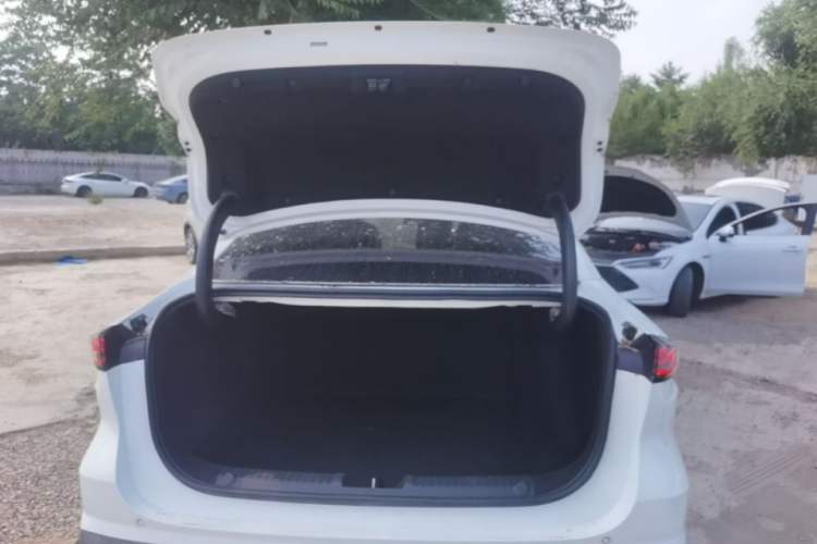 Used Geely Galaxy L6 2023 60km PLUS Trunk