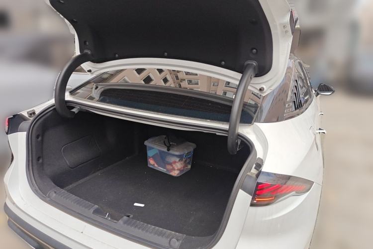 Used Geely Galaxy L6 2023 125km Starship Trunk