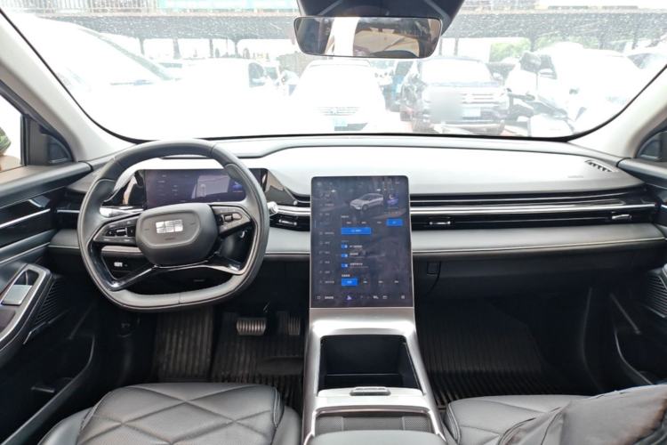 Used Geely Galaxy L6 2024 125km PLUS Dragon Edition Center Console