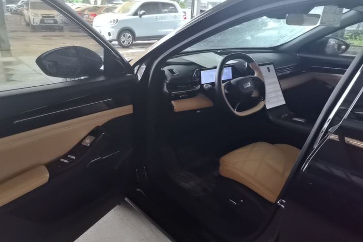 Used Geely Galaxy L6 2024 125km PLUS Dragon Edition Driver Seat
