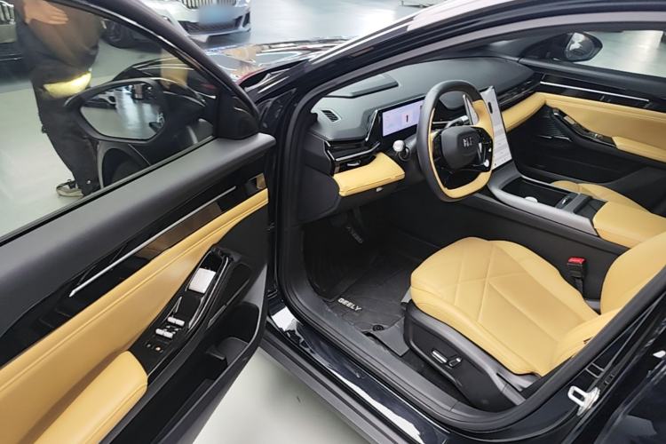 Used Geely Galaxy L6 2024 125km PLUS Dragon Edition Driver Seat