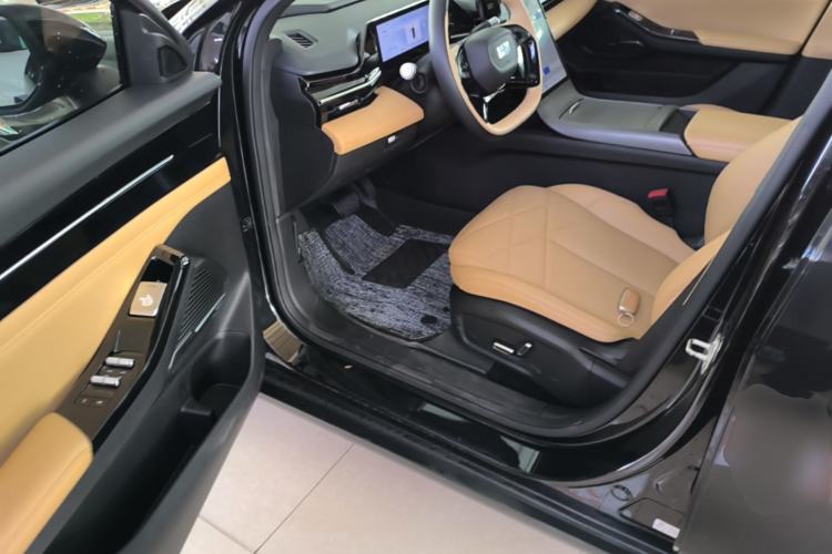 Used Geely Galaxy L6 2024 125km PLUS Dragon Edition Driver Seat
