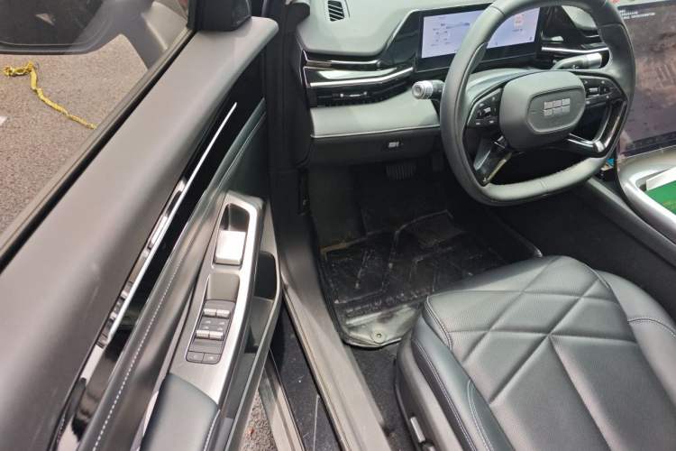 Used Geely Galaxy L6 2024 125km PLUS Dragon Edition Driver Seat