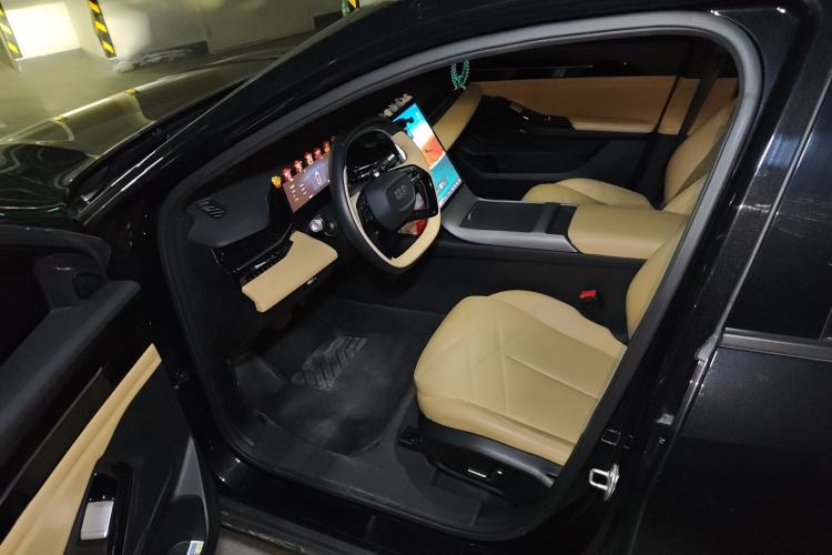 Used Geely Galaxy L6 2024 125km PLUS Dragon Edition Driver Seat