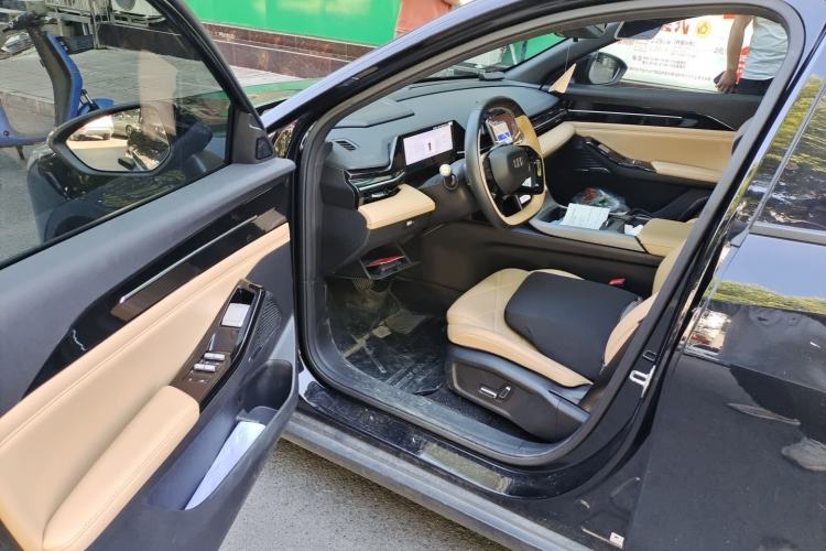 Used Geely Galaxy L6 2024 125km PLUS Dragon Edition Driver Seat