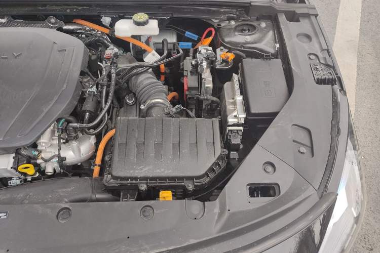Used Geely Galaxy L6 2024 125km PLUS Dragon Edition Engine Bay Left