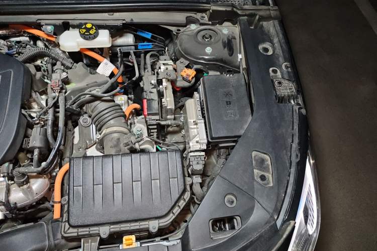 Used Geely Galaxy L6 2024 125km PLUS Dragon Edition Engine Bay Left