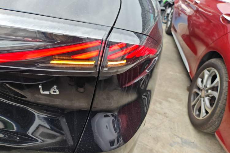 Used Geely Galaxy L6 2024 125km PLUS Dragon Edition Exterior 3