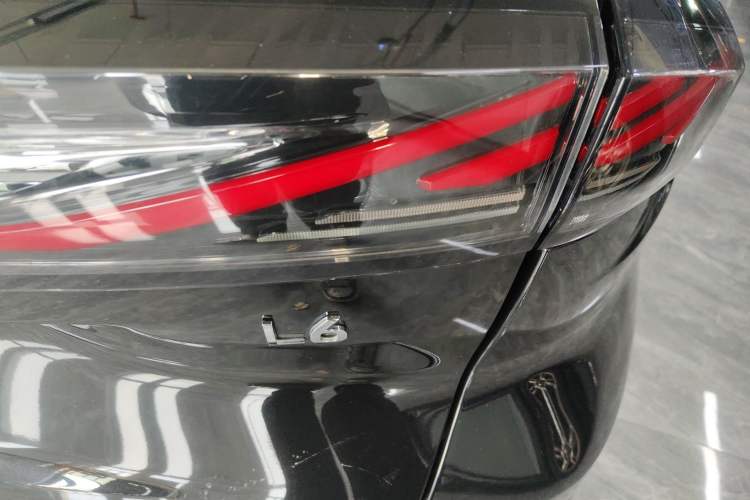 Used Geely Galaxy L6 2024 125km PLUS Dragon Edition Exterior 3