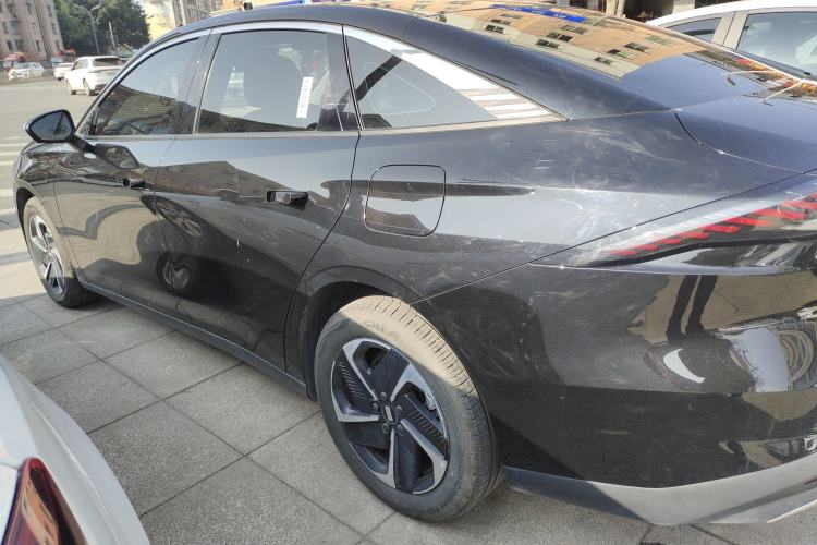 Used Geely Galaxy L6 2024 125km PLUS Dragon Edition Exterior 3