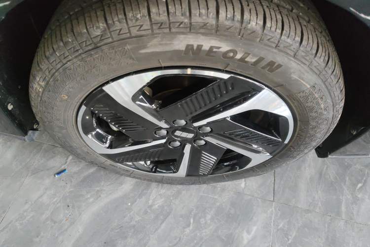 Used Geely Galaxy L6 2024 125km PLUS Dragon Edition Exterior 4