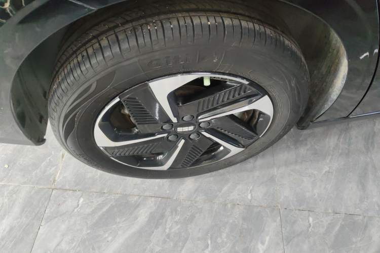 Used Geely Galaxy L6 2024 125km PLUS Dragon Edition Exterior 5