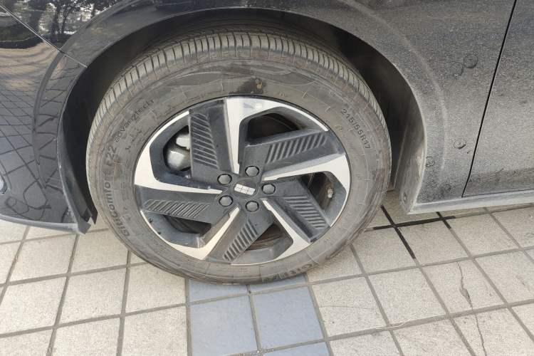 Used Geely Galaxy L6 2024 125km PLUS Dragon Edition Exterior 7
