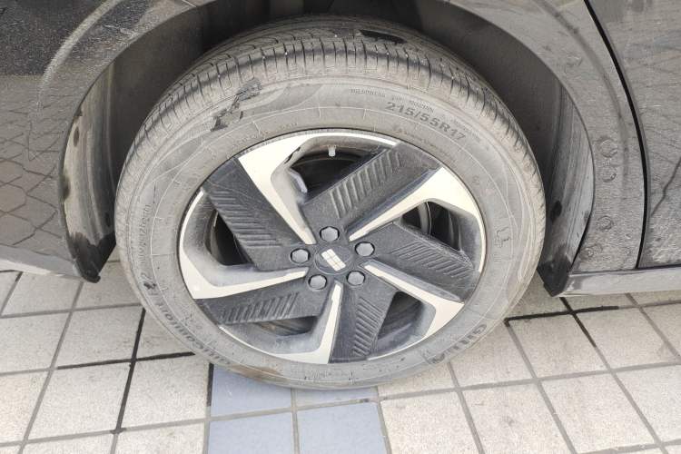 Used Geely Galaxy L6 2024 125km PLUS Dragon Edition Exterior 8