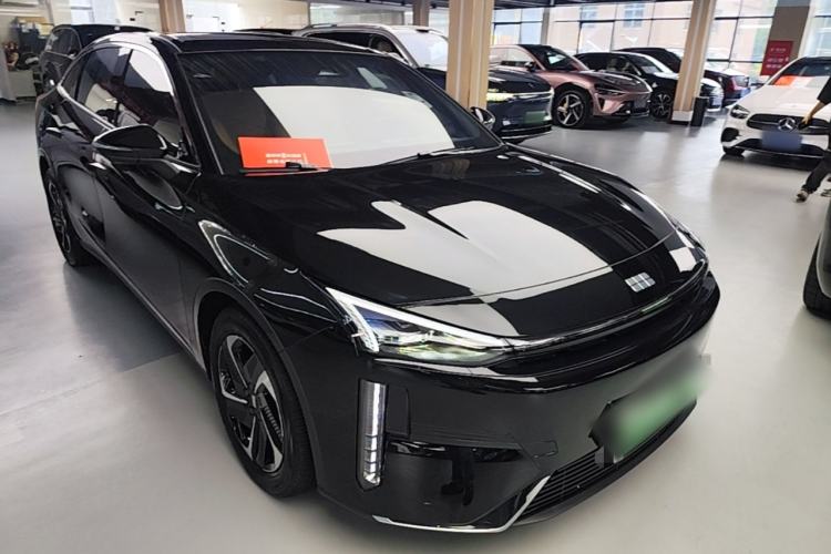 Used Geely Galaxy L6 2024 125km PLUS Dragon Edition Front Right 45 Deg
