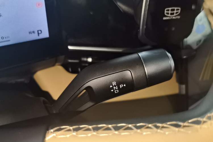 Used Geely Galaxy L6 2024 125km PLUS Dragon Edition Gear Lever