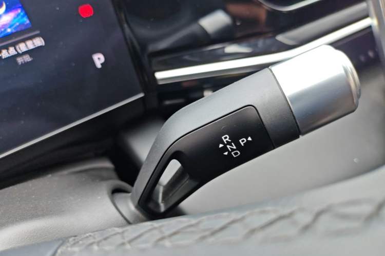 Used Geely Galaxy L6 2024 125km PLUS Dragon Edition Gear Lever