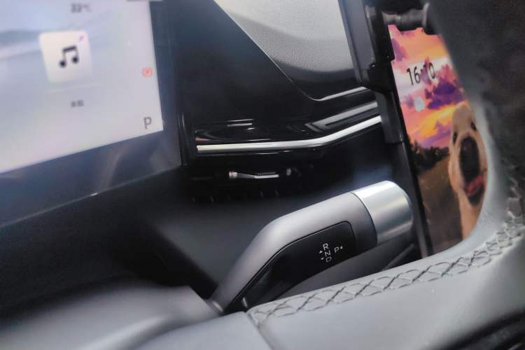 Used Geely Galaxy L6 2024 125km Creative Edition Gear Lever