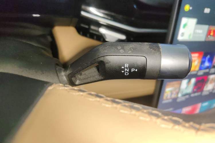Used Geely Galaxy L6 2024 125km PLUS Dragon Edition Gear Lever