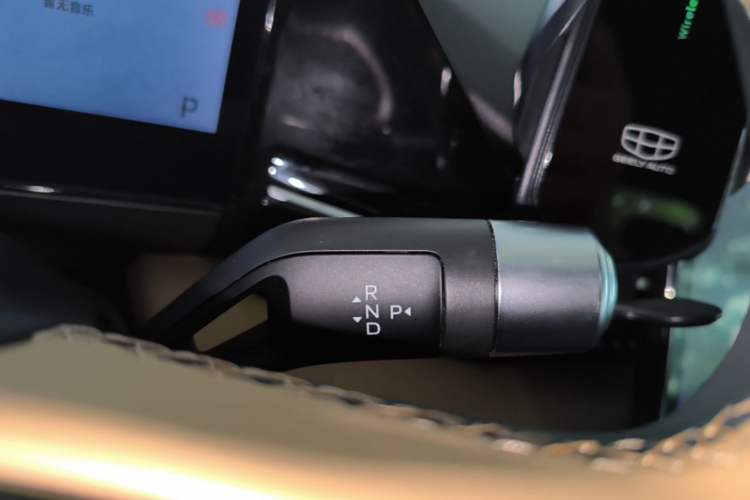 Used Geely Galaxy L6 2024 125km PLUS Dragon Edition Gear Lever