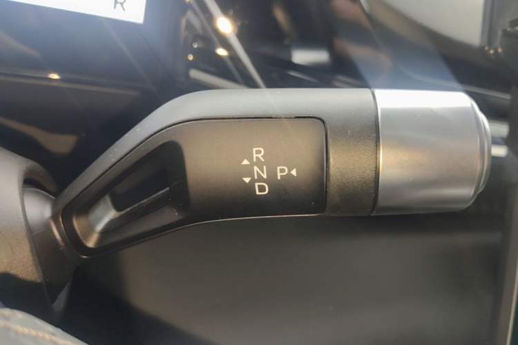 Used Geely Galaxy L6 2024 60km PLUS Dragon Edition Gear Lever