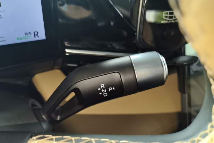 Used Geely Galaxy L6 2024 125km PLUS Dragon Edition Gear Lever