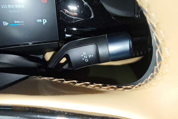 Used Geely Galaxy L6 2024 125km PLUS Dragon Edition Gear Lever