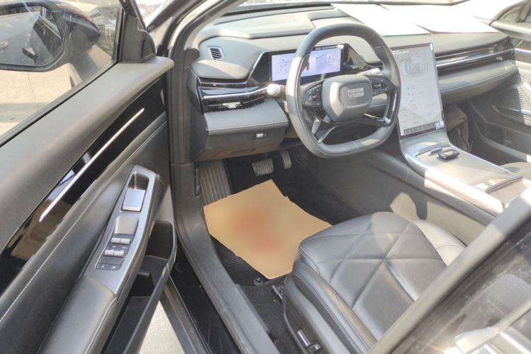 Used Geely Galaxy L6 2024 125km PLUS Dragon Edition Interior 3