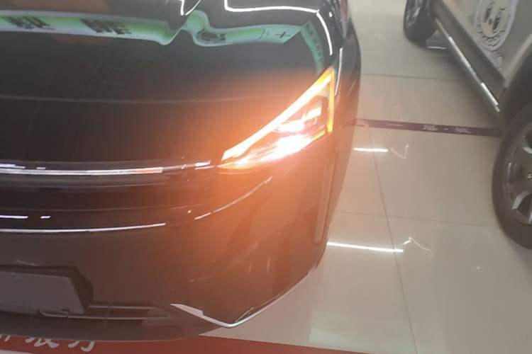 Used Geely Galaxy L6 2024 125km PLUS Dragon Edition Left Front Headlight