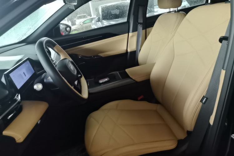 Used Geely Galaxy L6 2024 125km PLUS Dragon Edition Left Front Seat