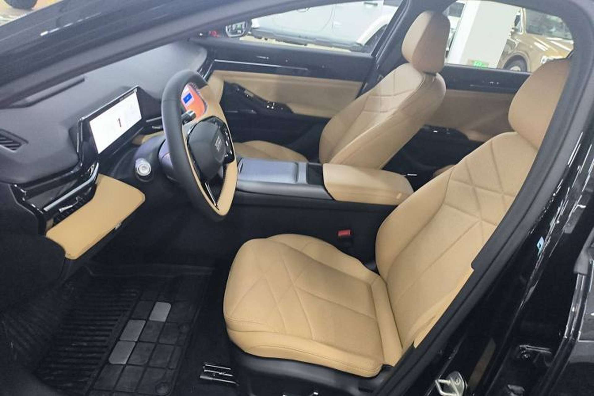 Used Geely Galaxy L6 2024 125km PLUS Dragon Edition Left Front Seat