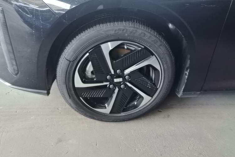 Used Geely Galaxy L6 2024 125km PLUS Dragon Edition Left Front Wheel Hub