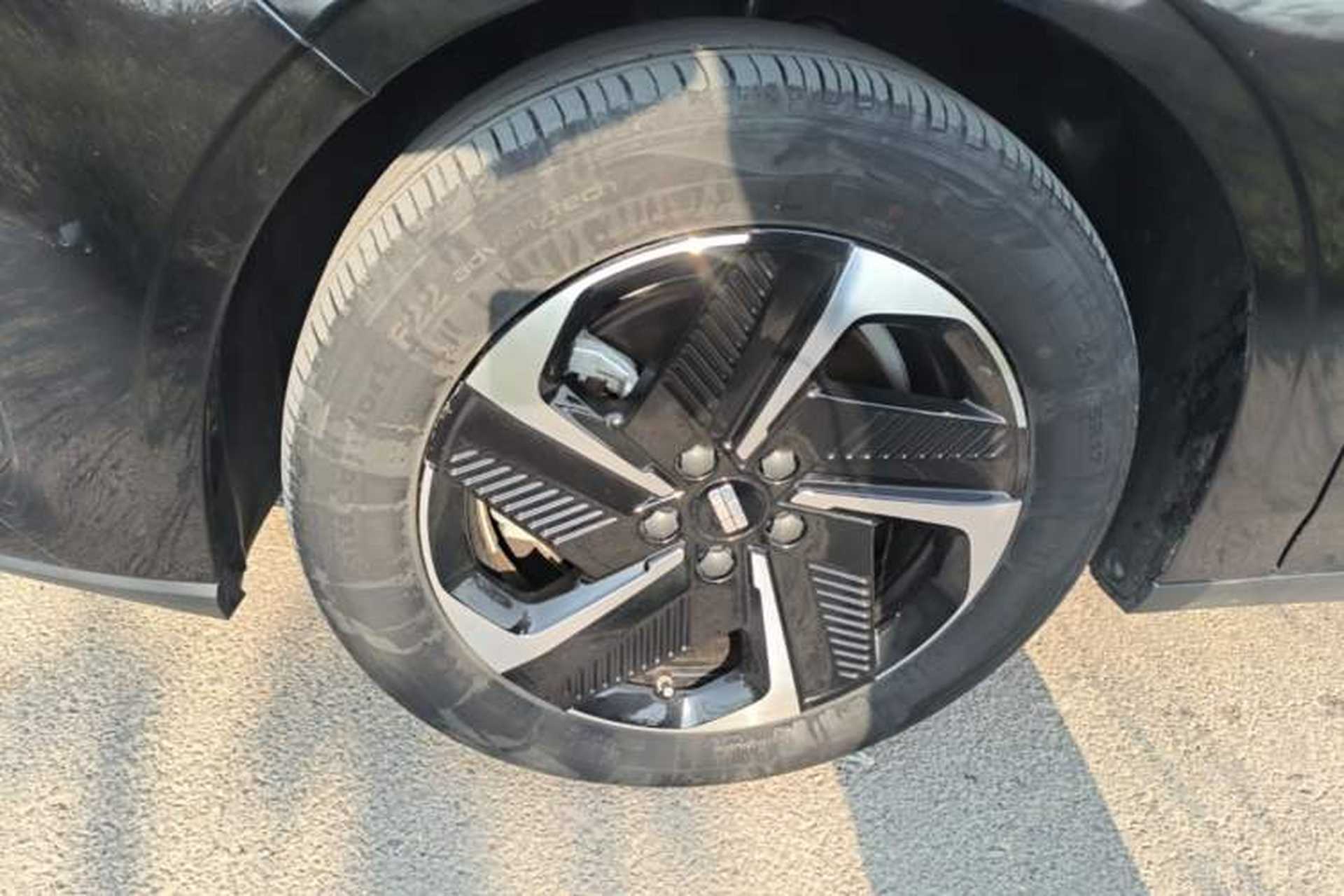Used Geely Galaxy L6 2024 125km PLUS Dragon Edition Left Front Wheel Hub