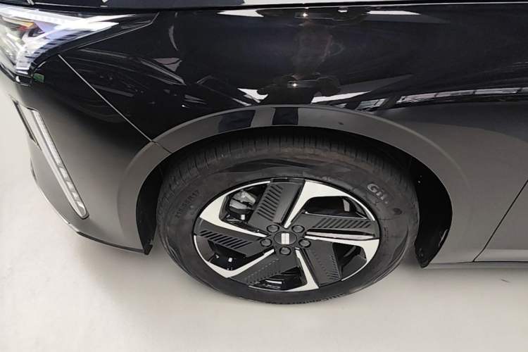Used Geely Galaxy L6 2024 125km PLUS Dragon Edition Left Front Wheel Hub