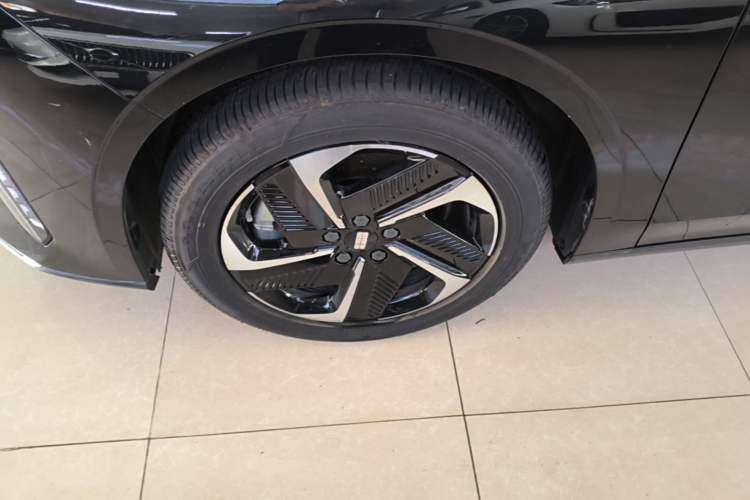 Used Geely Galaxy L6 2024 125km PLUS Dragon Edition Left Front Wheel Hub